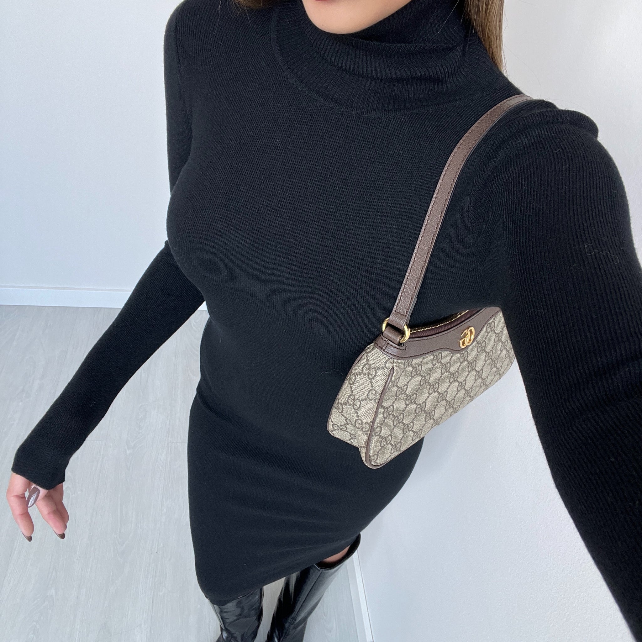 Abito lungo dolcevita in maglia nero