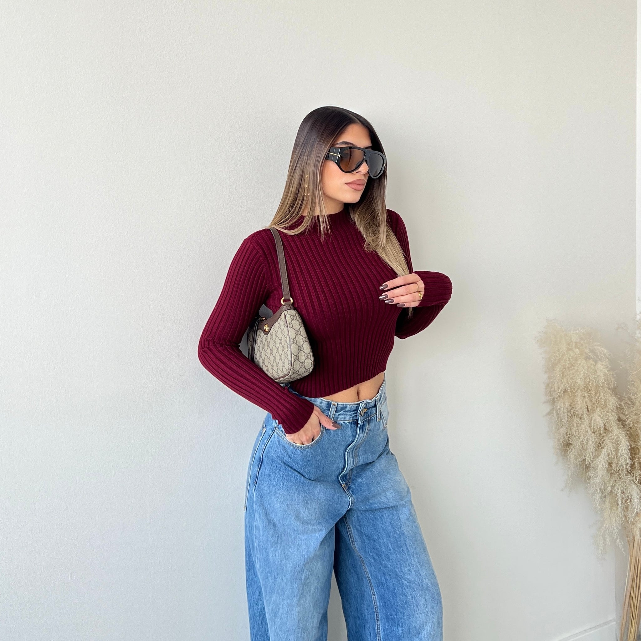 Maglia accollata a costine bordeaux