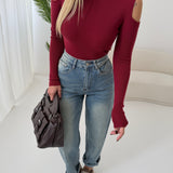 Maglia collo alto cut out laterale bordeaux