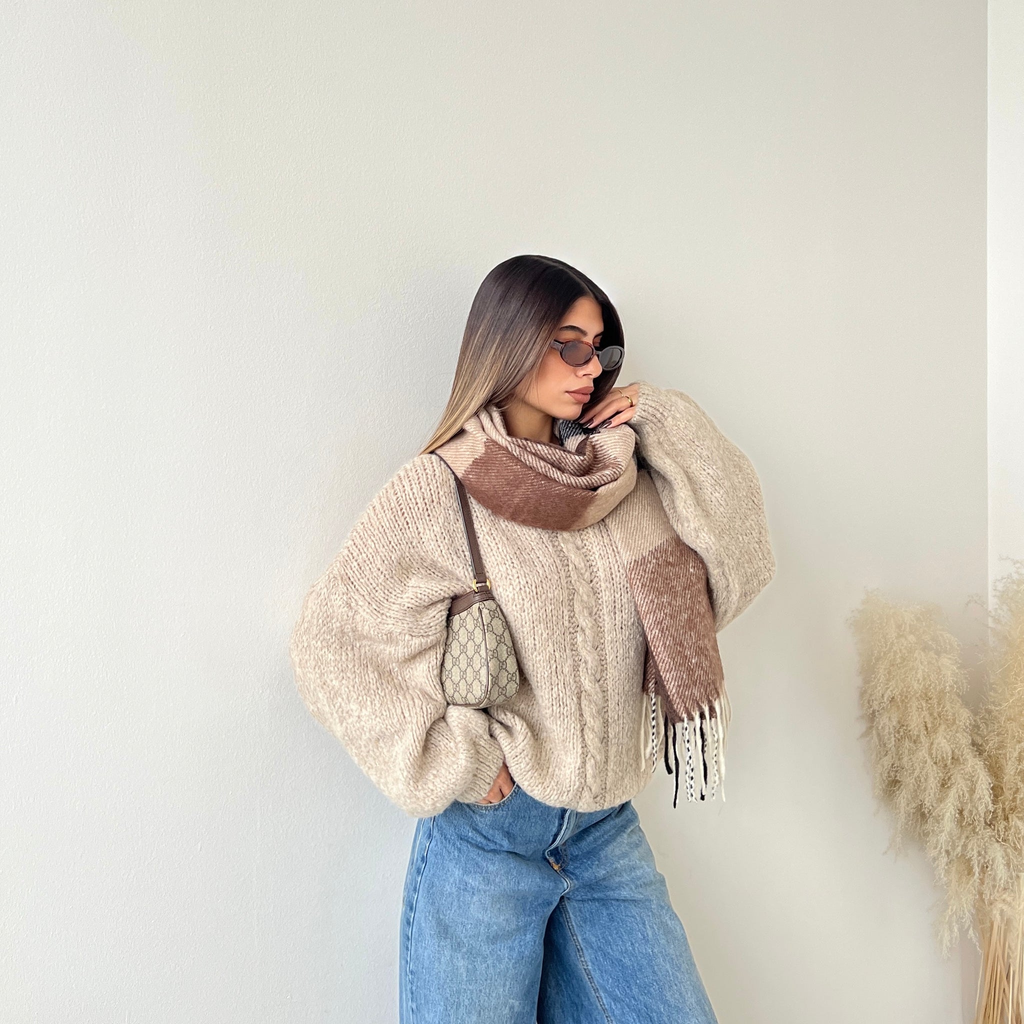Maglione con treccia beige