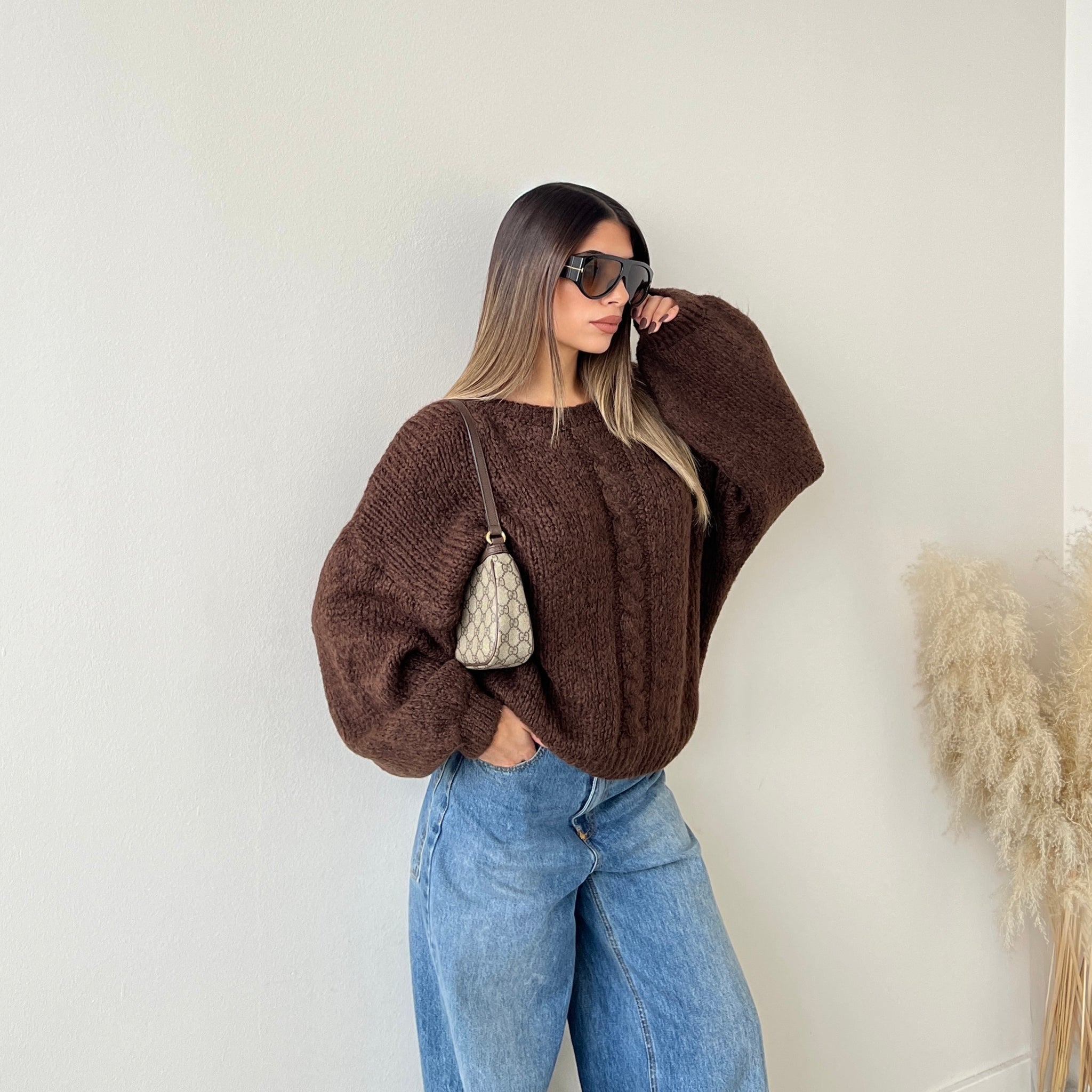 Maglione con treccia caffè