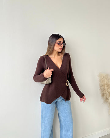 Cardigan Style con spilla caffè