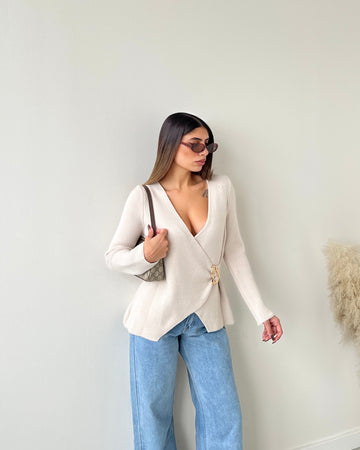 Cardigan Style con spilla sabbia