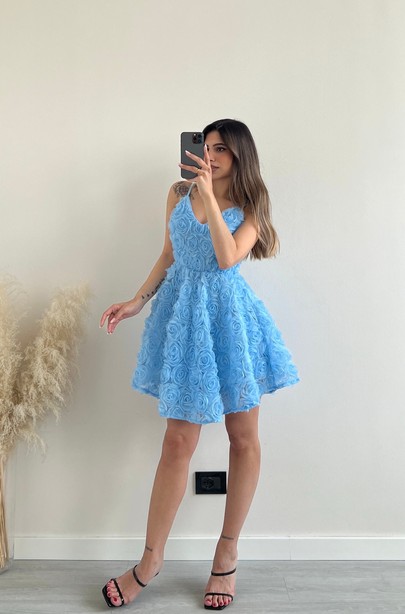Abito con rose in tulle celeste