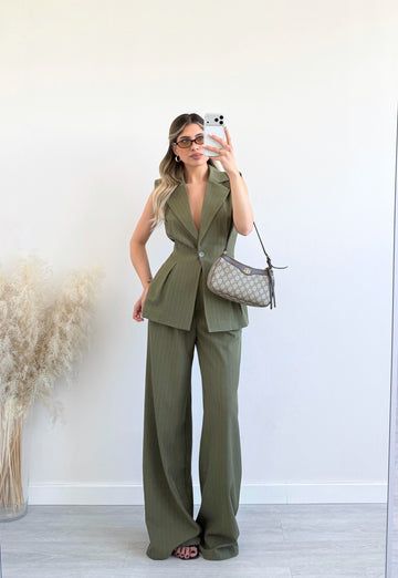 Set gilet sfiancato + pantalone bacchetatto verde