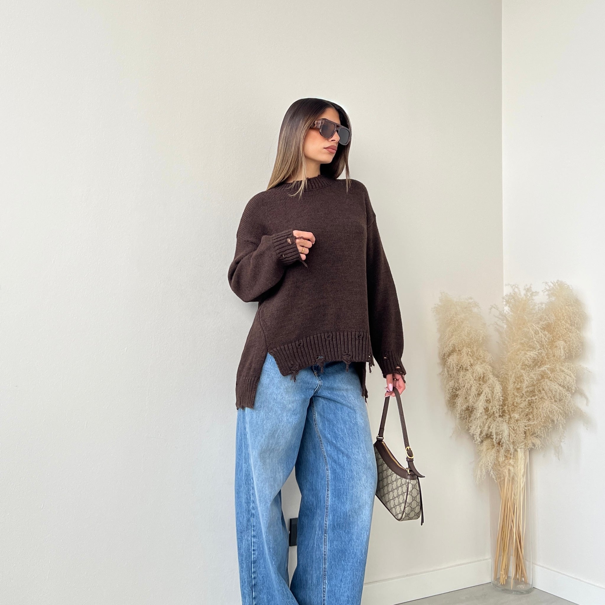 Maglione sfrangiato taglio vivo brown