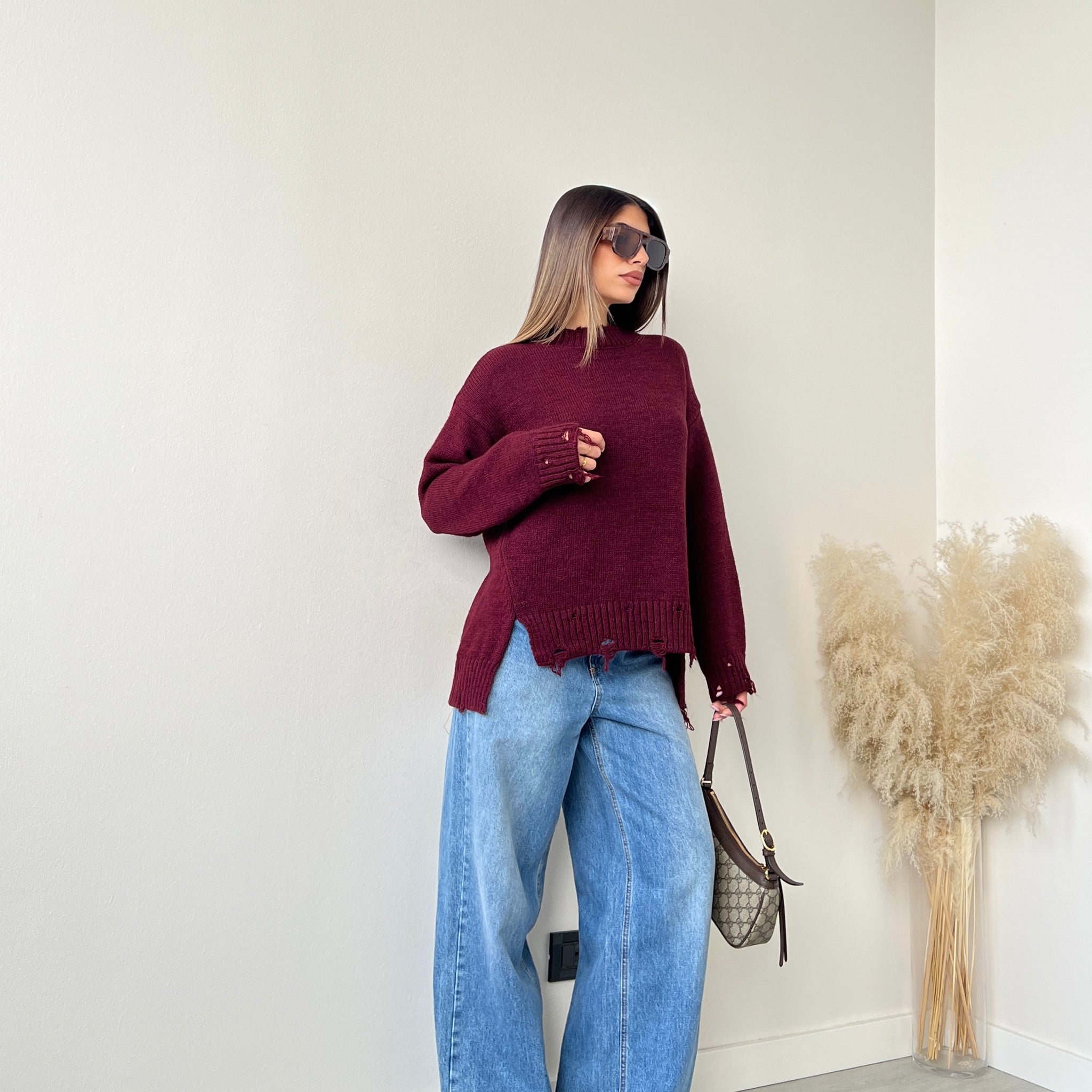 Maglione sfrangiato taglio vivo bordeaux