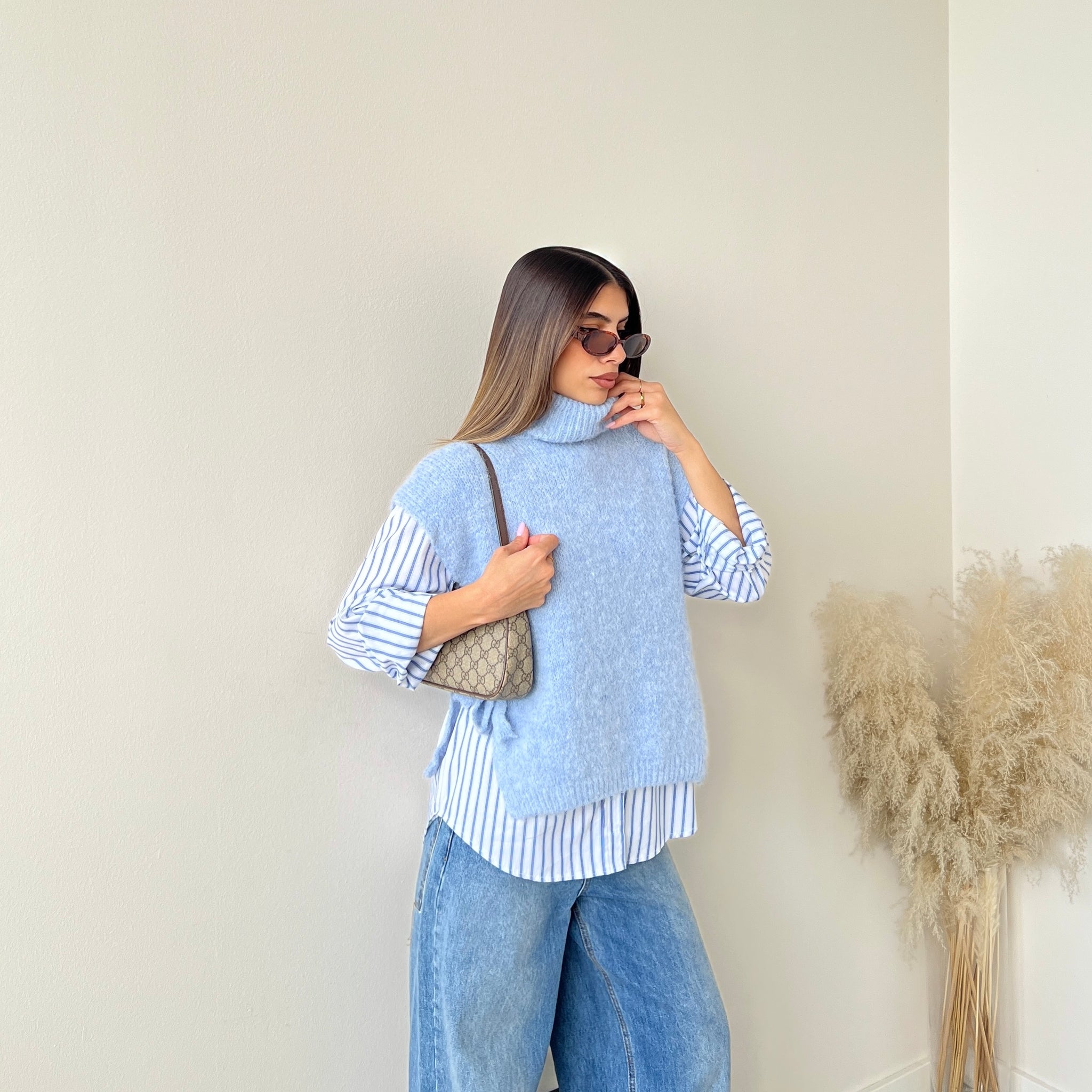 Gilet dolcevita con fiocchi celeste