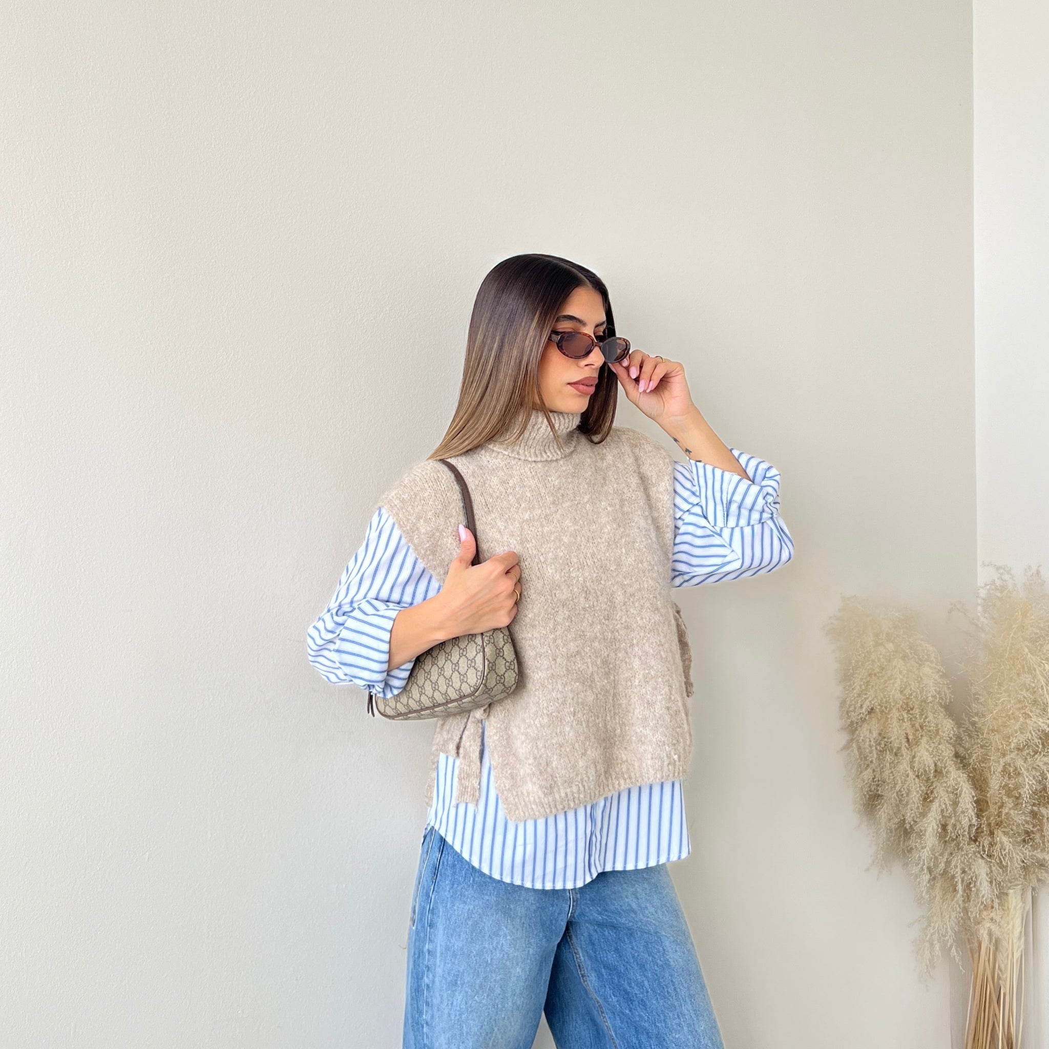 Gilet dolcevita con fiocchi beige