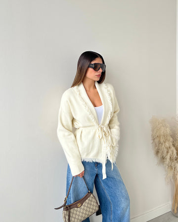 Kimono in maglia con frange e cinturino crema beige