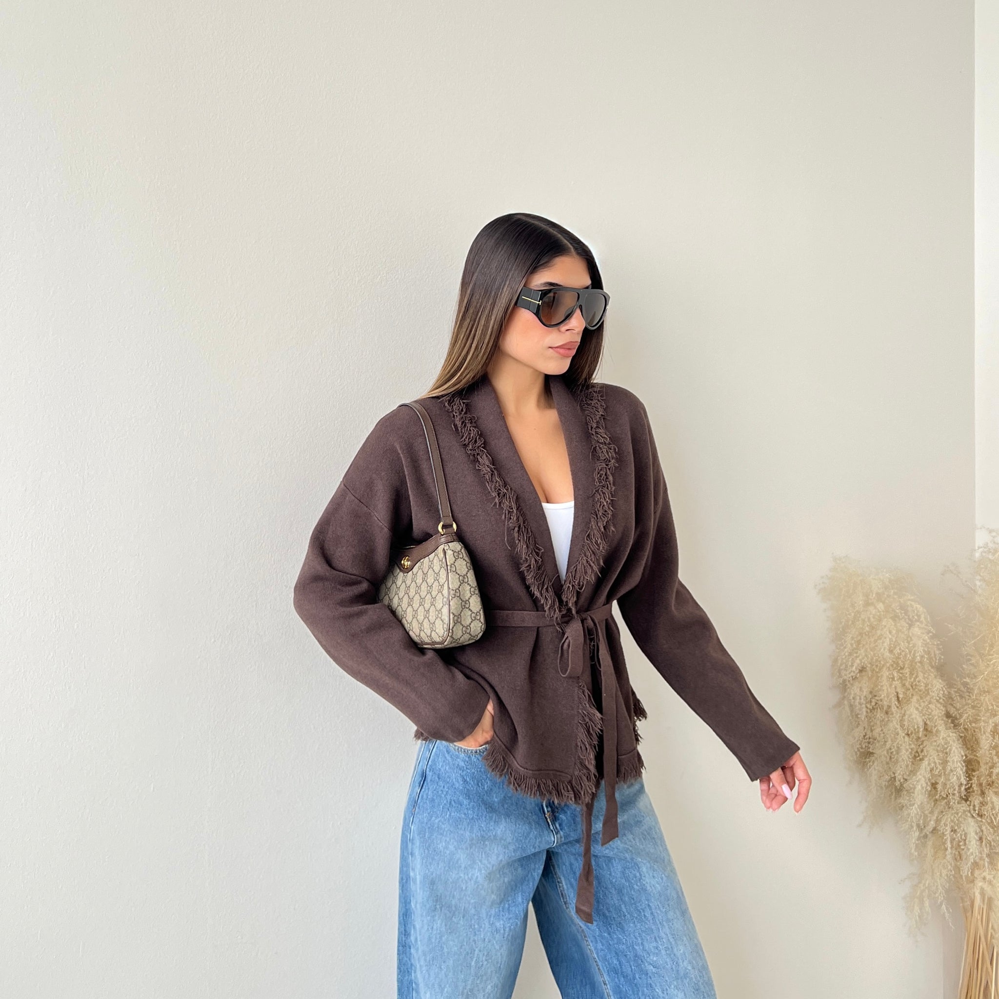 Kimono in maglia con frange e cinturino caffè