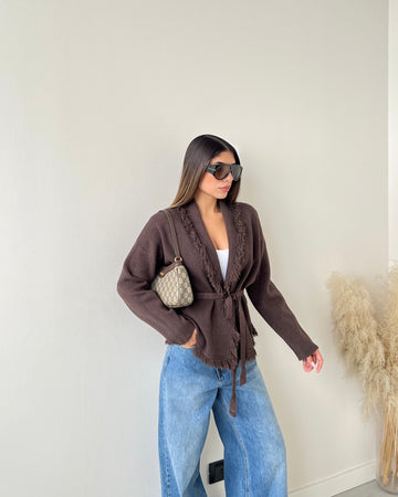 Kimono in maglia con frange e cinturino caffè