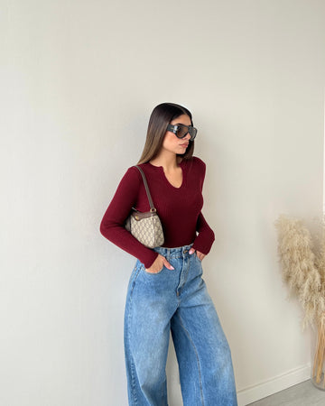 Maglia a costine scollo a v bordeaux
