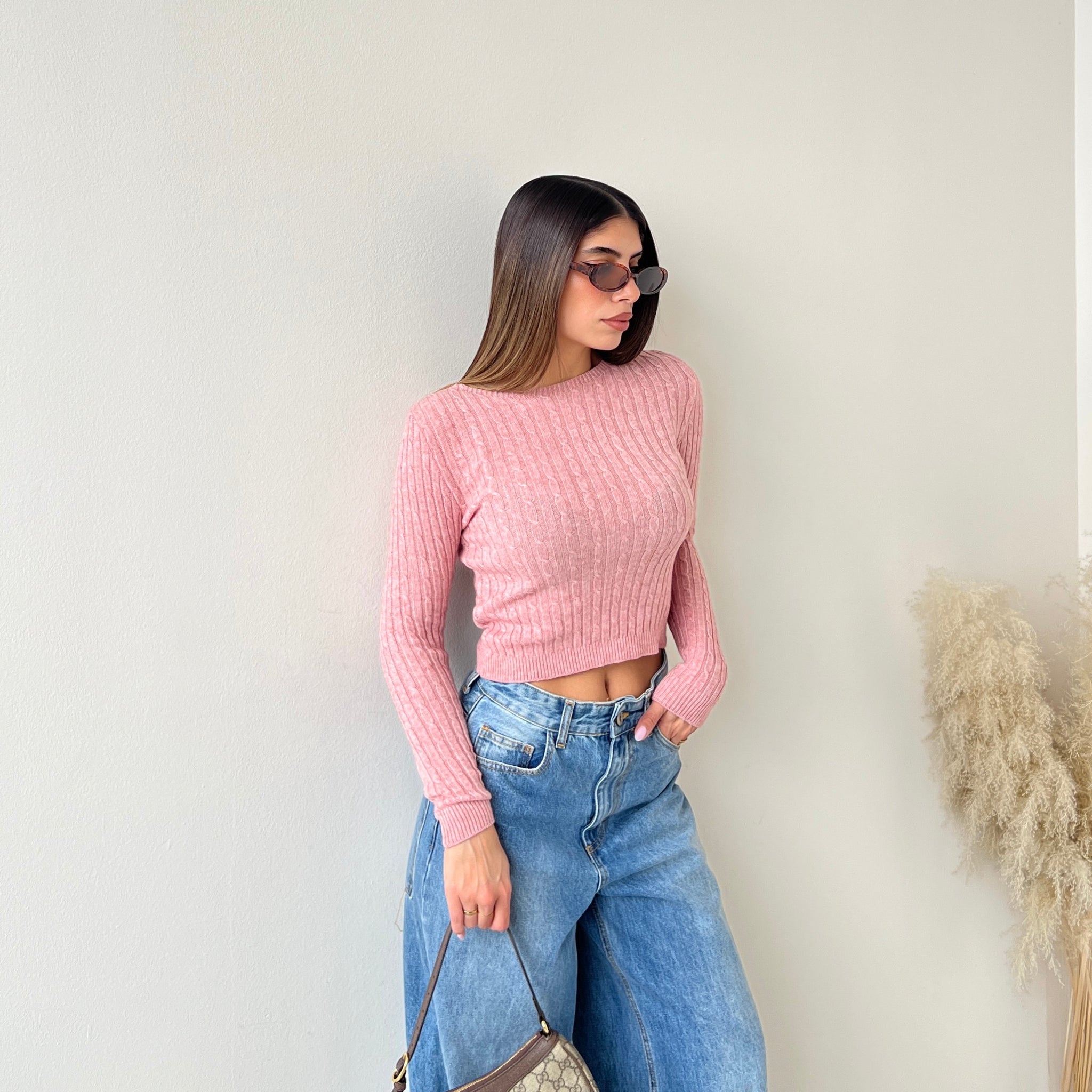 Maglioncino con treccine rosa