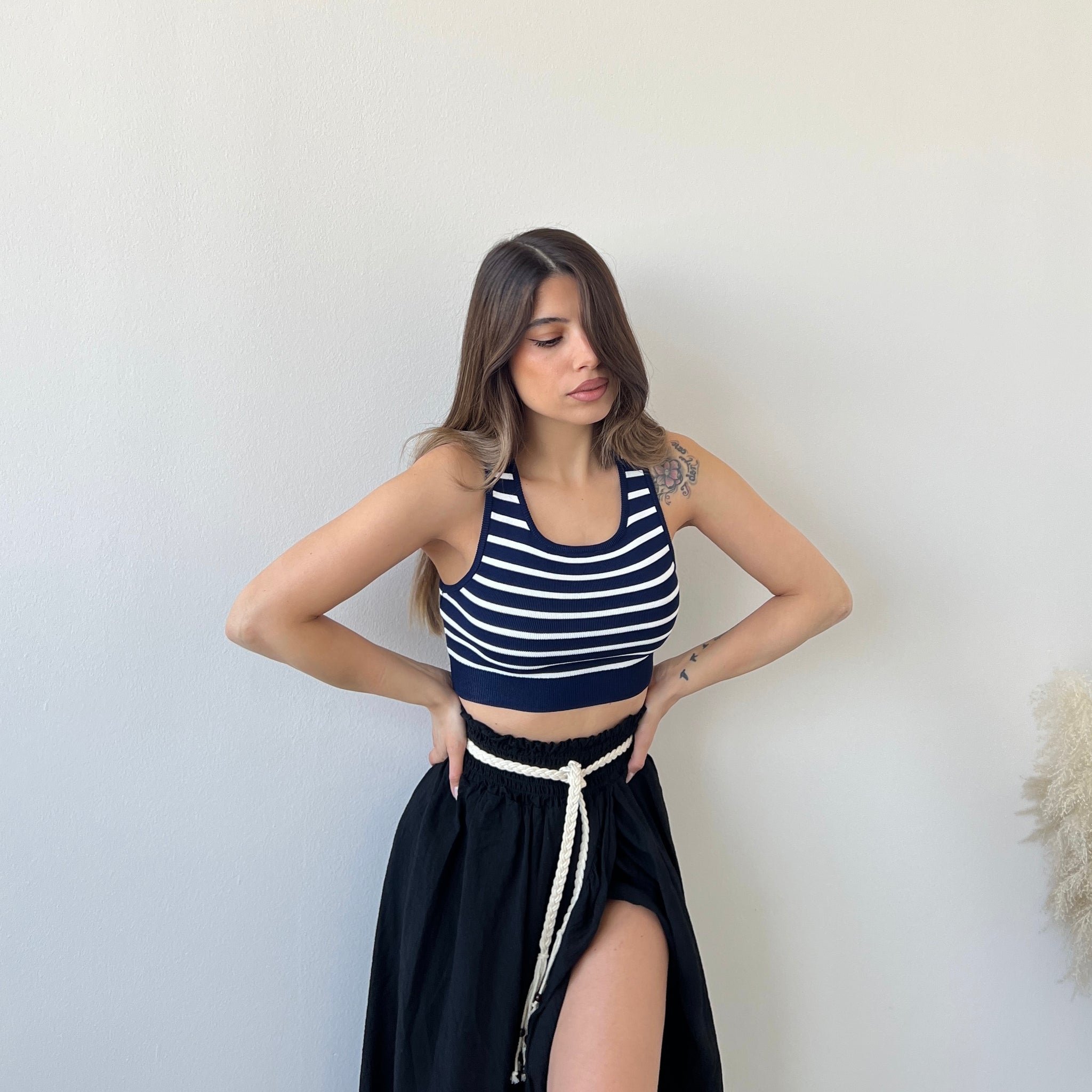 Top a righe blu