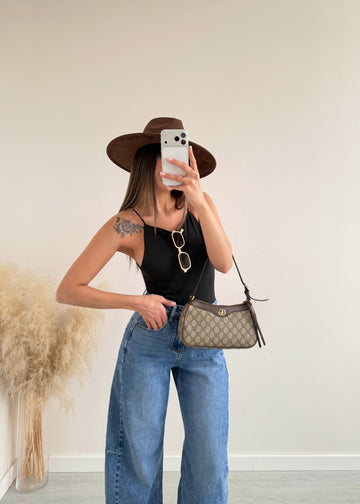 Maglia con spalline sottili nera