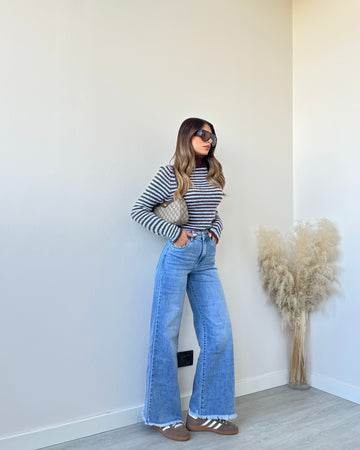 Jeans chiaro a vita alta taglio vivo SJ1706