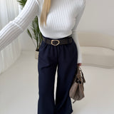 Pantalone a righe sottili a palazzo con cintura blu navy