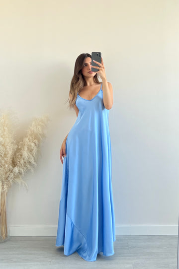 Abito semplice effetto raso celeste