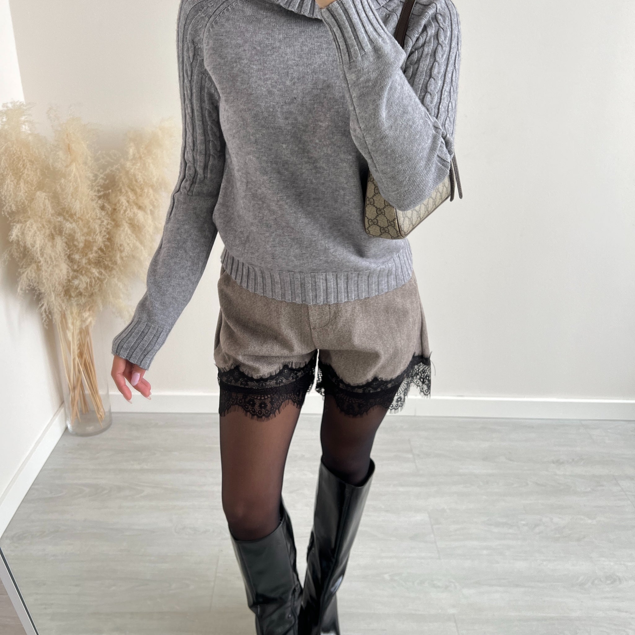 Dolcevita con trecce sulle maniche grey