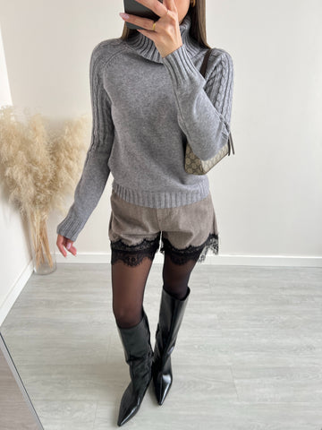 Dolcevita con trecce sulle maniche grey