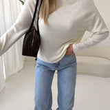 Pullover in lana con dettagli a contrasto sulle maniche e sul fondo panna