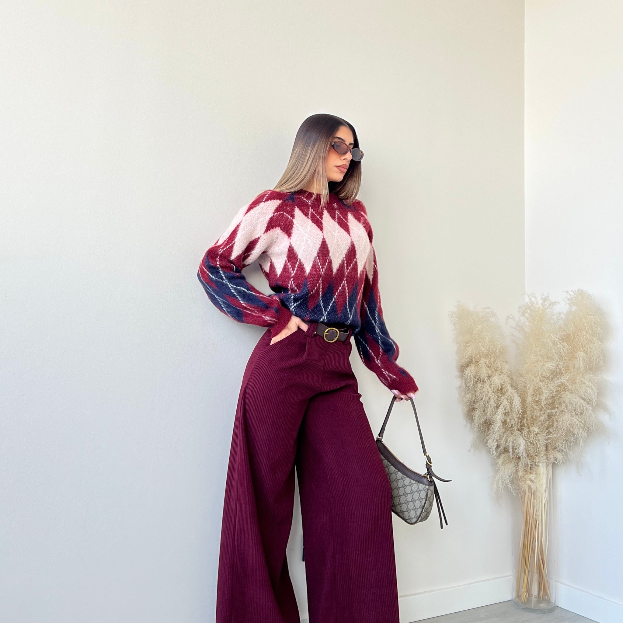 Pantalone morbido palazzo a coste con cintura burgundy