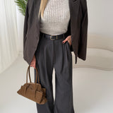 New pantalone grey con pinces a righe con cintura