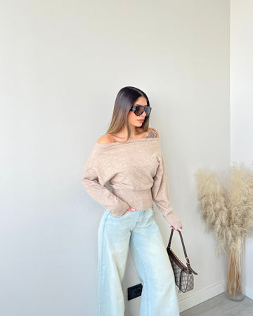 Maglioncino con scollo dritto e fascia in vita camel