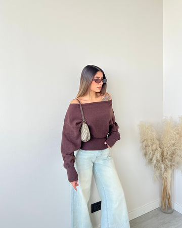 Maglioncino con scollo dritto e fascia in vita caffè