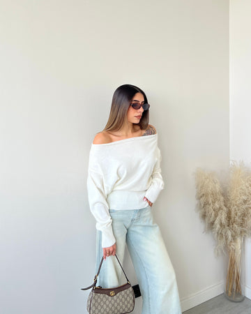 Maglioncino con scollo dritto e fascia in vita panna