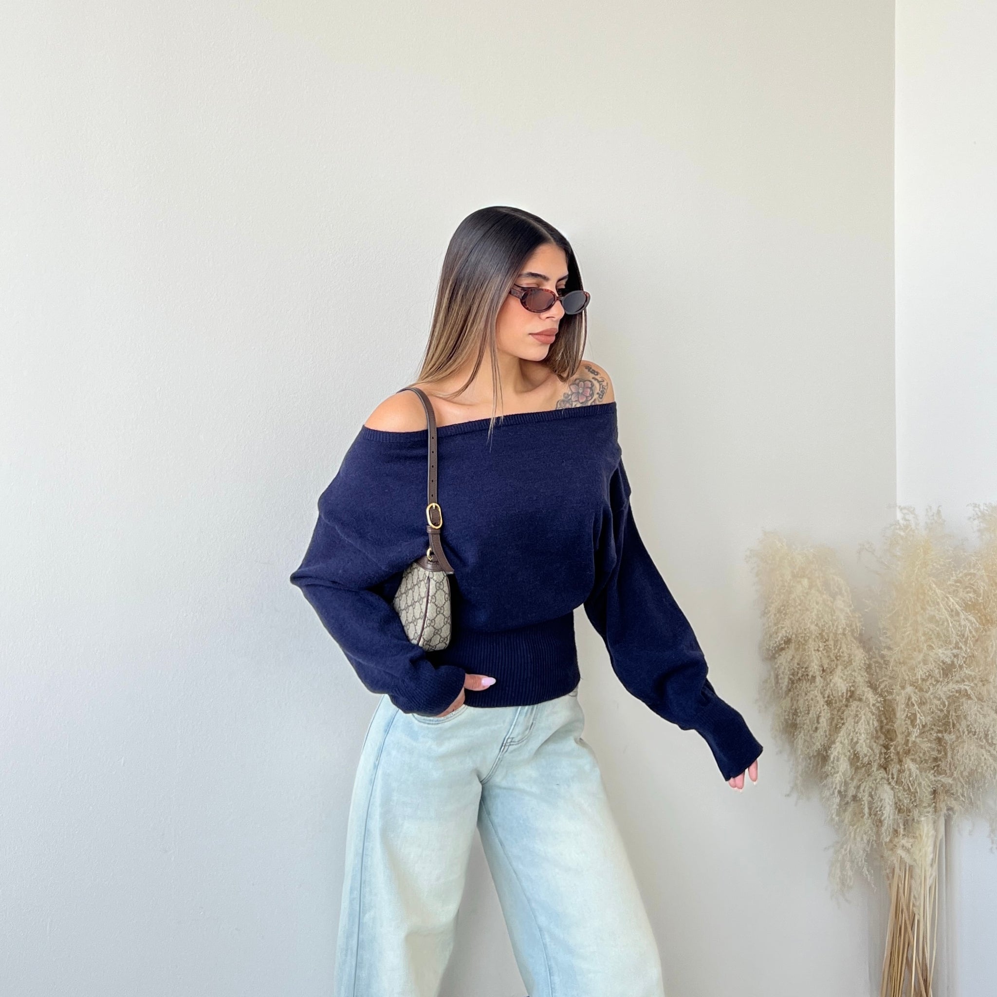 Maglioncino con scollo dritto e fascia in vita blu navy