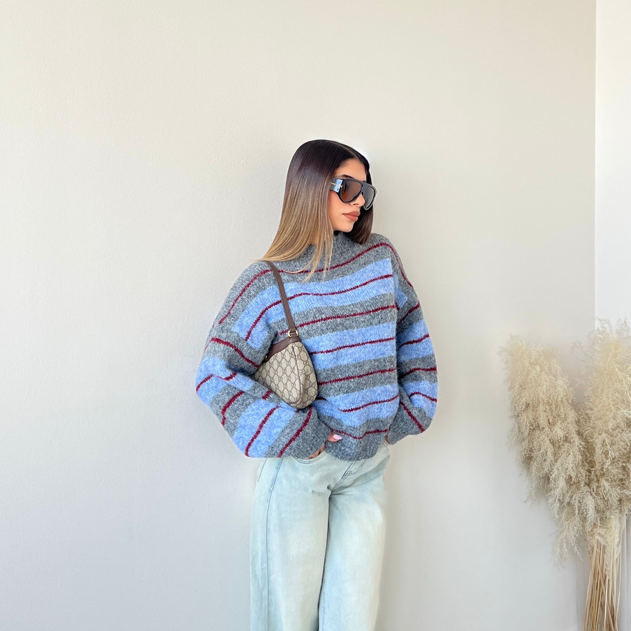 Pullover a righe grigio e celeste