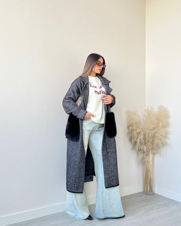 Cappotto in maglia con tasche in ecopelliccia