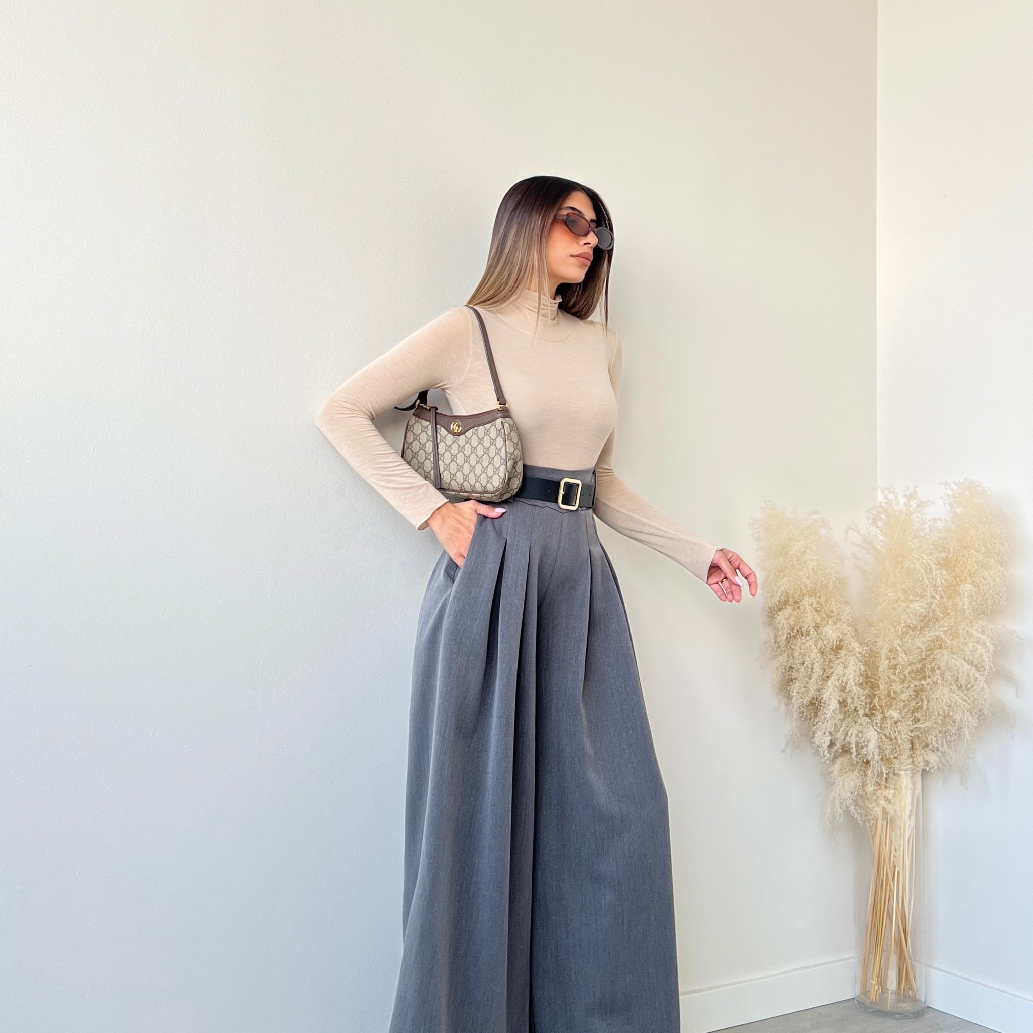 Pantalone gamba over grey