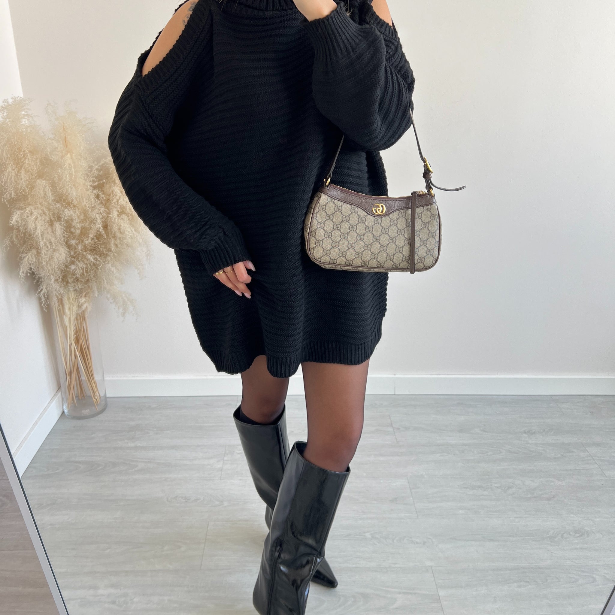 Maxi pull cut out sulle spalle nero