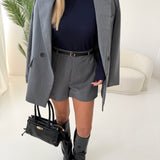 Shorts vita alta con cinturino tinta unita grey