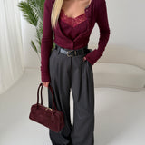 Cardigan con canotta in pizzo cucita bordeaux