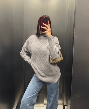 Maglione dolcevita con dettagli grey