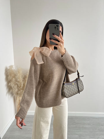 Pullover con fiocco camel