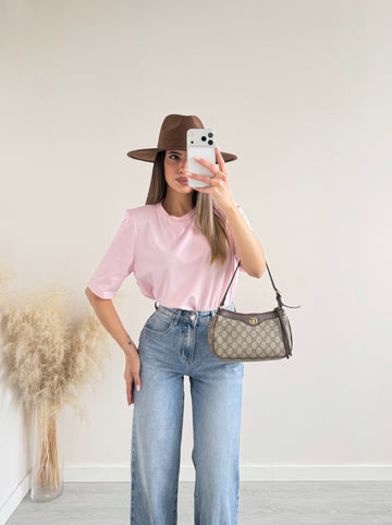 T-shirt con spalline rosa