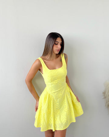 Abito in sangallo con coppe giallo
