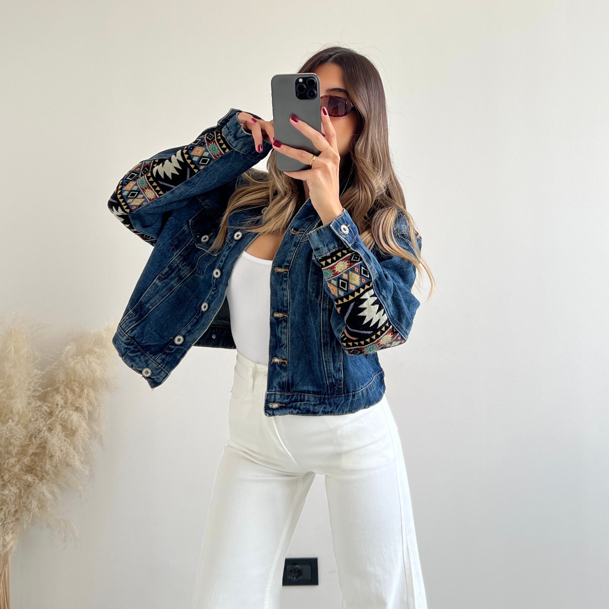 Giacca di jeans con fantasia tribale