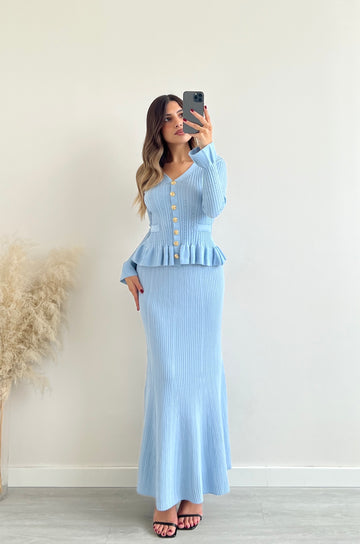 Set maglia con bottoni + gonna lunga in maglia celeste