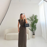Abito spalline imbottite e cintura brown