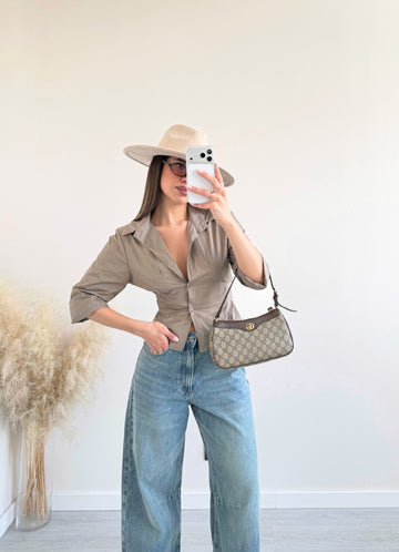 Camicia crop con fiocco sul retro fango