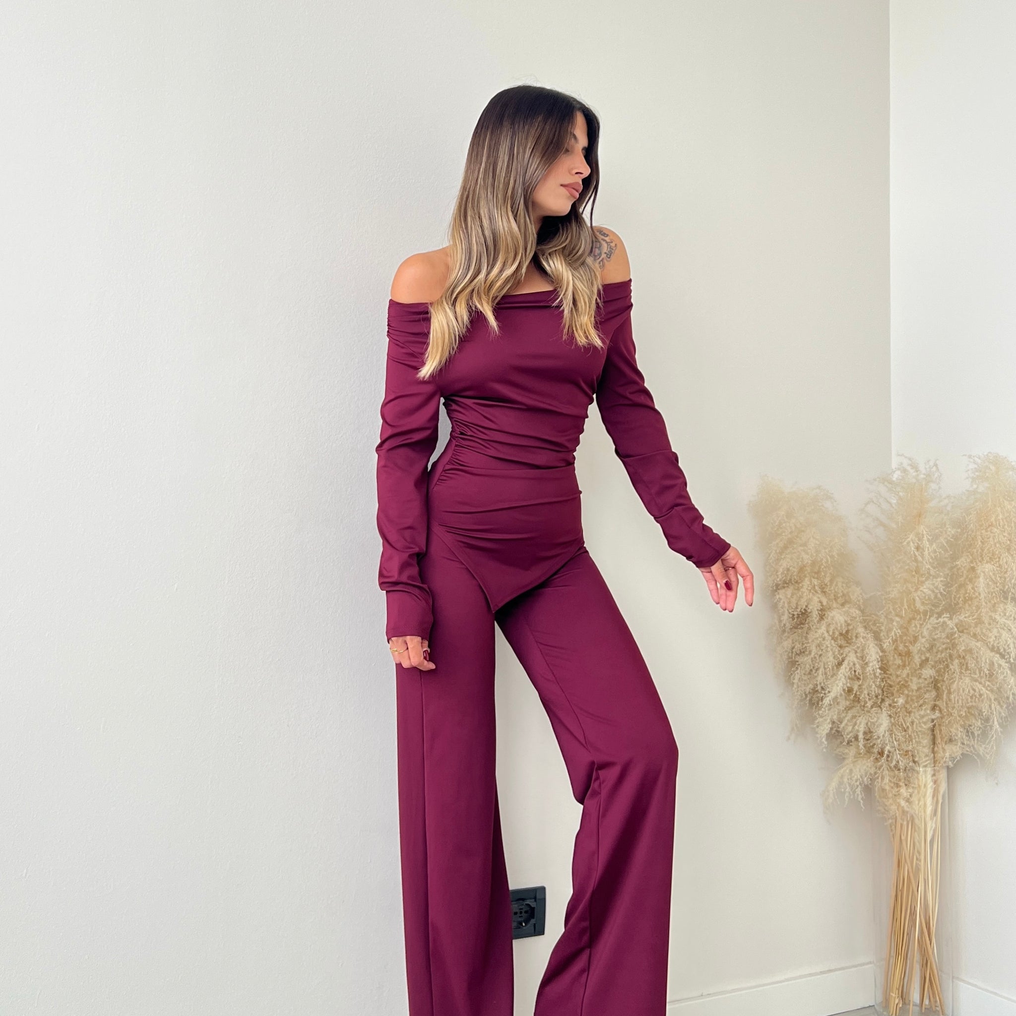 Completo modellante bordeaux