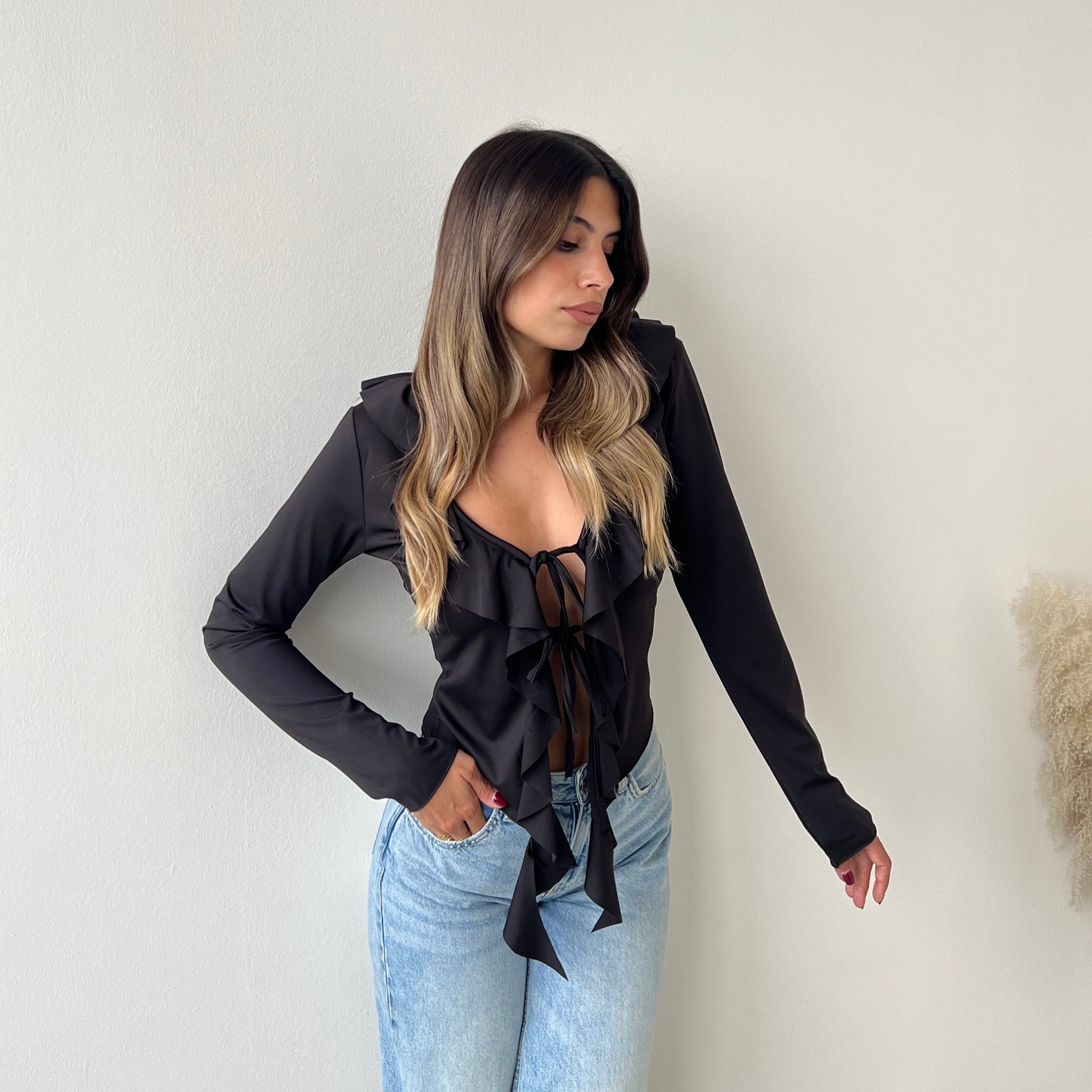 Blusa in modal con laccetti nera