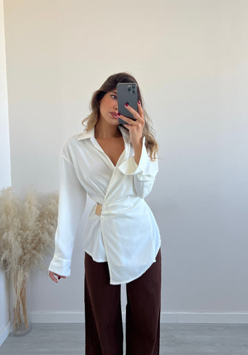Blusa a portafoglio con spilla oro bianca