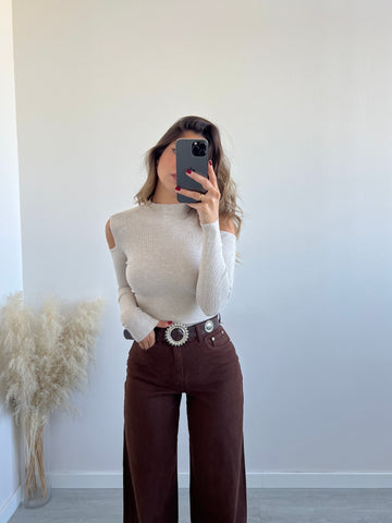 Maglia cut out sulle spalle sabbia